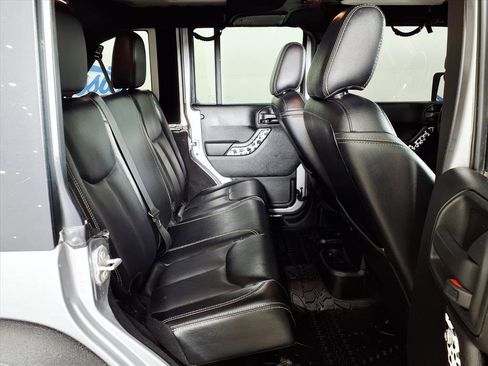 Used 2017 Jeep Wrangler Unlimited Rubicon image 18