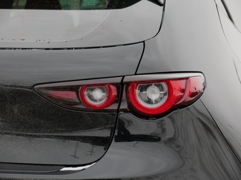 Used 2025 MAZDA MAZDA3 2.5 S Hatchback w/ Premium Pkg image 17