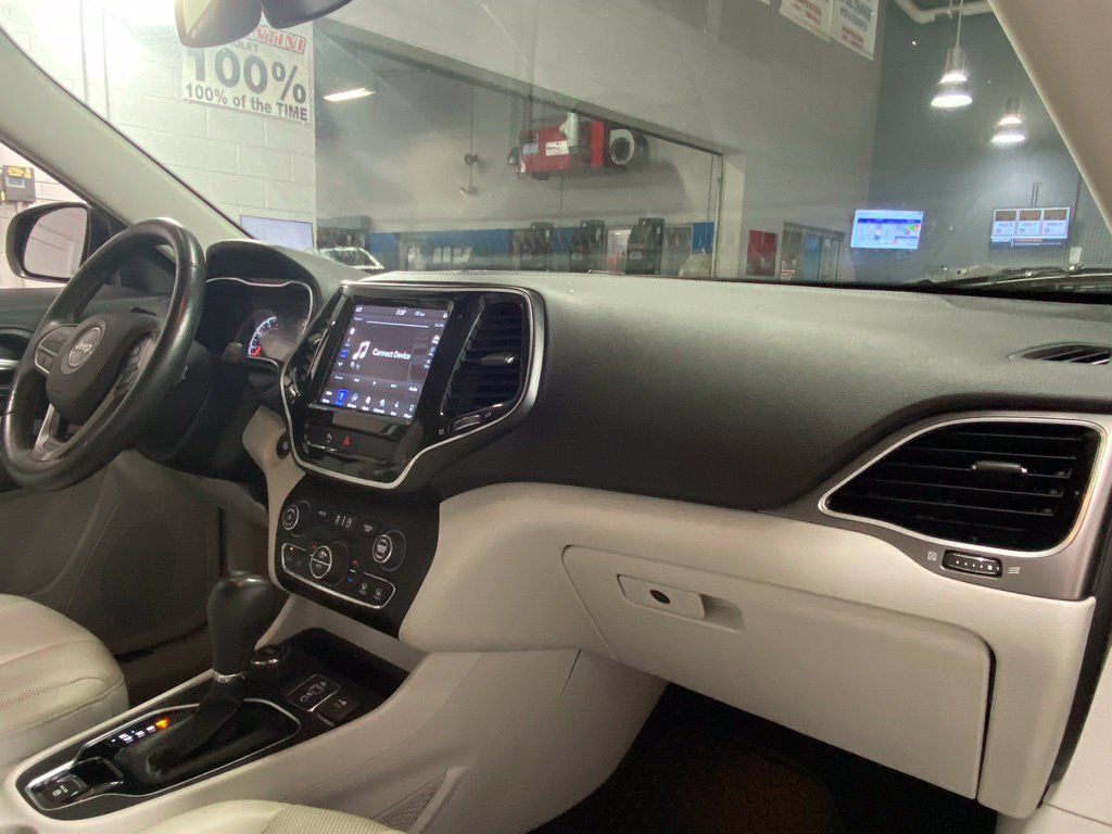 Used 2019 Jeep Cherokee Limited AWD/4WD image 29