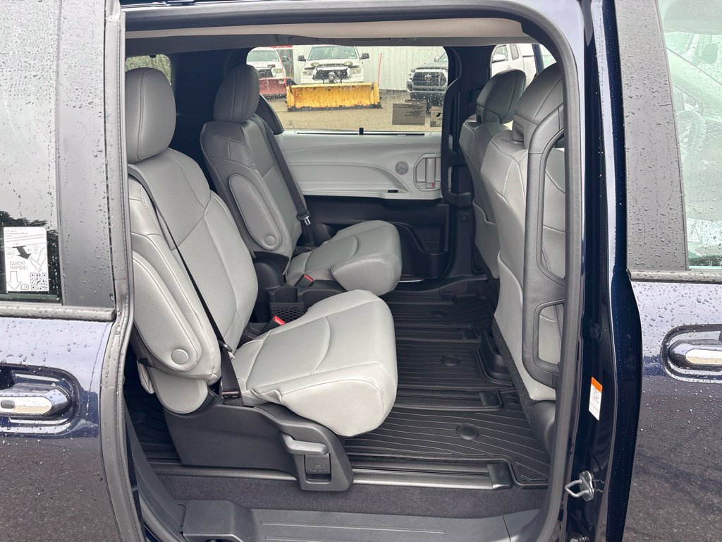 Used 2026 Toyota Sienna XLE AWD/4WD image 18