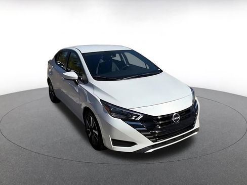 Used 2025 Nissan Versa SV image 3