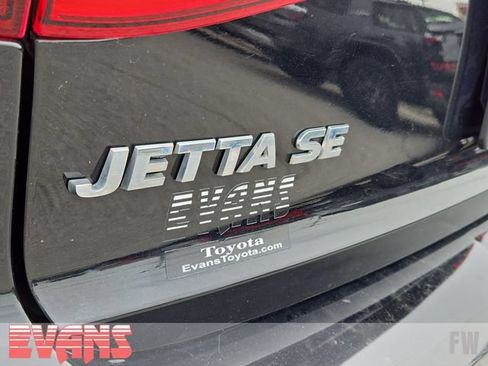 Used 2015 Volkswagen Jetta SE FWD image 4