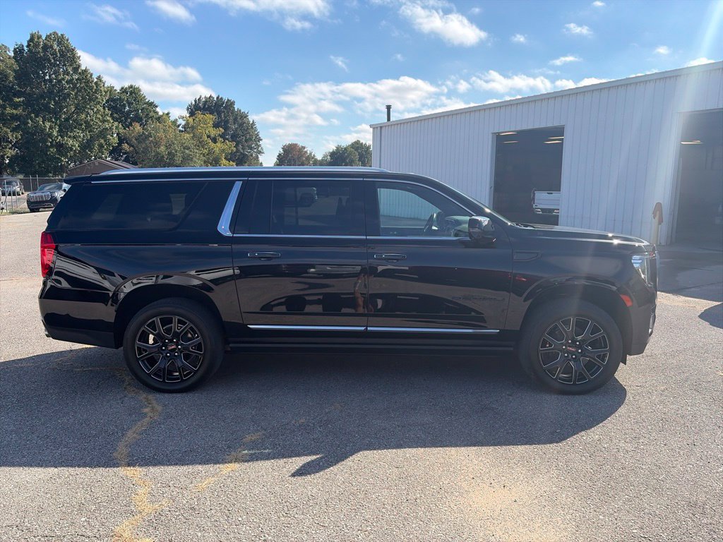 Used 2024 GMC Yukon XL Denali w/ Denali Reserve Package AWD/4WD image 7