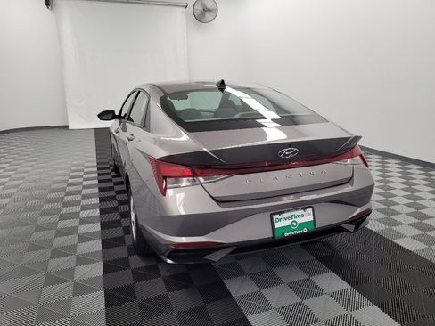 Used 2023 Hyundai Elantra SE FWD image 6