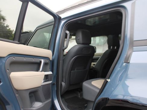 Used 2022 Land Rover Defender 110 X-Dynamic SE image 25