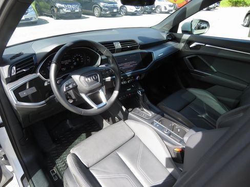 Used 2022 Audi Q3 2.0T Premium w/ Black Optic Sport Package image 12