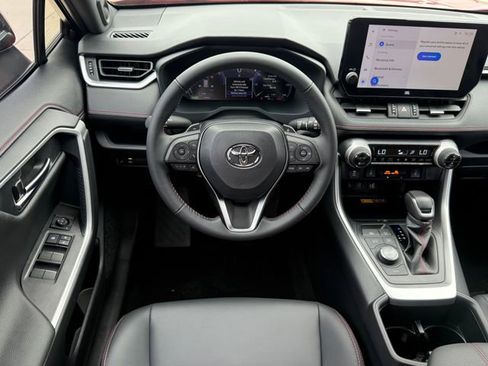 Used 2025 Toyota RAV4 XSE AWD/4WD image 25