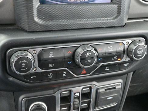 Used 2023 Jeep Wrangler Willys image 21