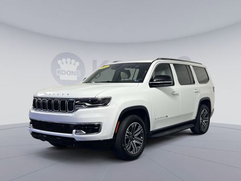 Used 2025 Jeep Wagoneer 4WD image 1