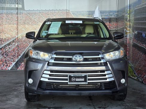 Certified 2019 Toyota Highlander XLE image 3