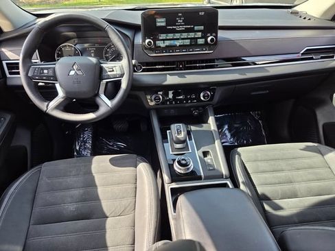 Used 2023 Mitsubishi Outlander SE FWD image 12