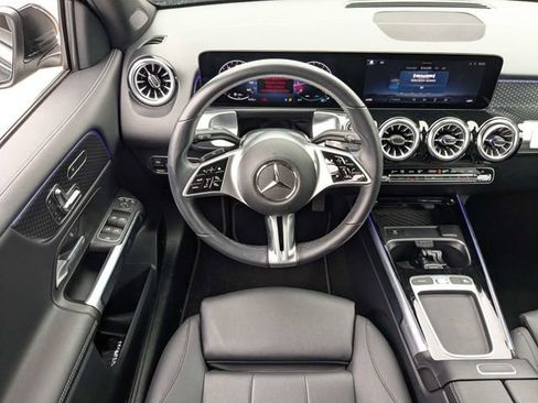Used 2025 Mercedes-Benz GLB 250 image 15