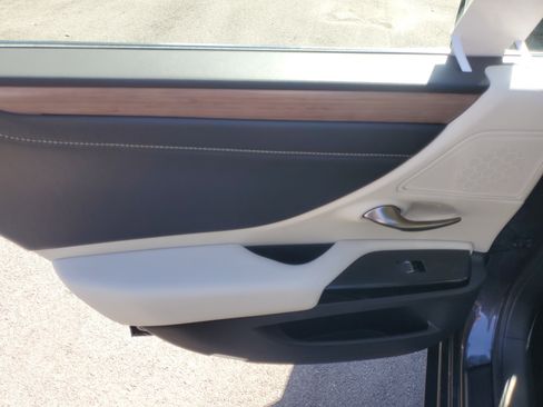 Used 2023 Lexus ES 300h w/ Premium Package image 14