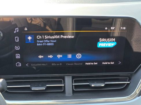 Used 2025 Chevrolet Trax LT FWD image 19