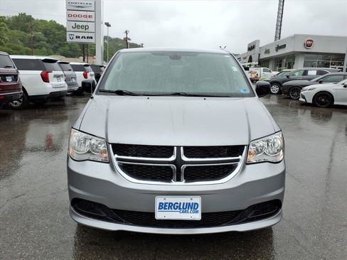 Used 2018 Dodge Grand Caravan SE w/ UConnect Hands-Free Group FWD image 9