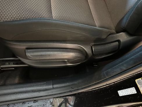 Used 2025 Kia Soul LX w/ LX Technology Package FWD image 22