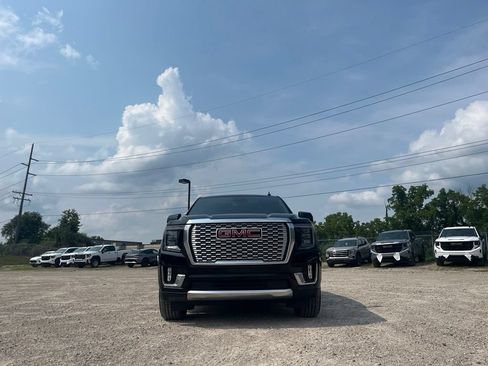 Used 2023 GMC Yukon Denali AWD/4WD image 4