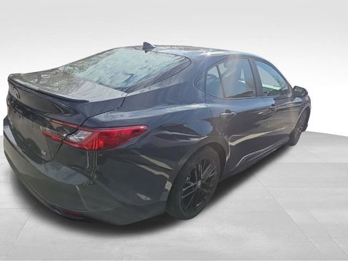 Used 2025 Toyota Camry SE w/ Convenience Package image 3