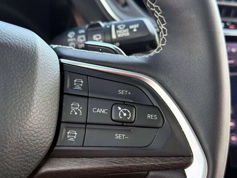 Used 2023 Jeep Grand Cherokee L Limited w/ Luxury Tech Group II AWD/4WD image 25
