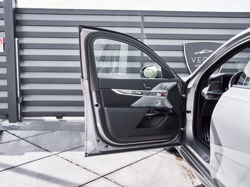 Used 2024 BMW 760i xDrive image 29