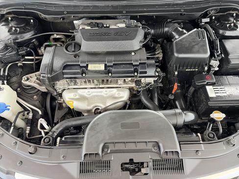 Used 2012 Hyundai Elantra GLS FWD image 11