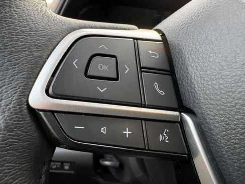 Used 2025 Toyota Sienna XLE image 18