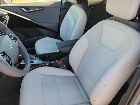 New 2026 Kia Niro EX image 4