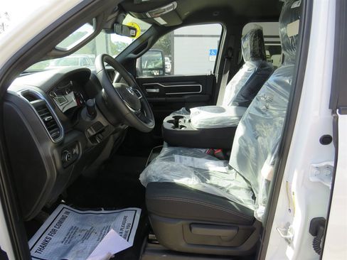 Used 2025 RAM 2500 Big Horn AWD/4WD image 4