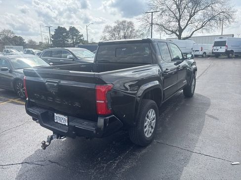 Used 2025 Toyota Tacoma SR5 image 5