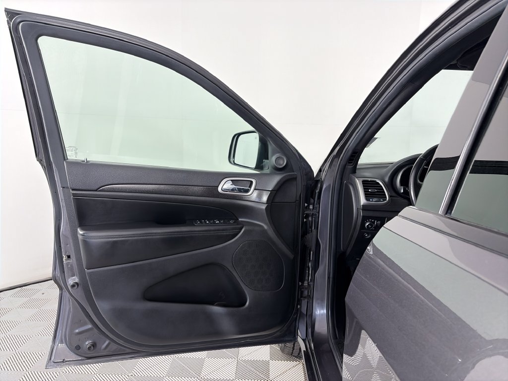 Used 2018 Jeep Grand Cherokee Altitude AWD/4WD image 10
