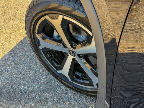 New 2026 Volkswagen Tiguan SE image 10