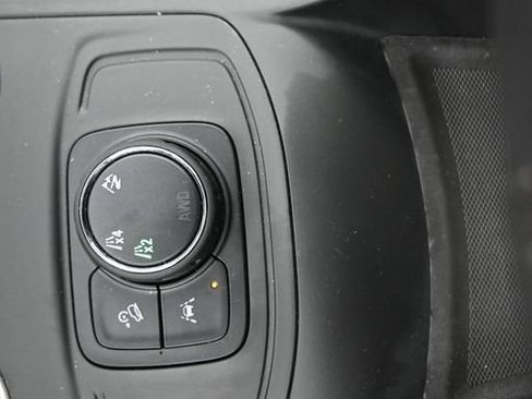 Used 2024 GMC Terrain SLE AWD/4WD image 18