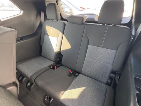 Used 2025 GMC Acadia Elevation image 8