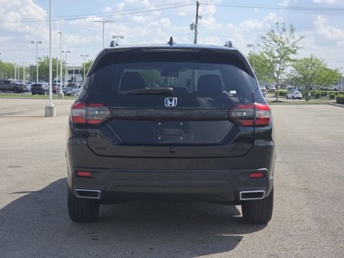 Used 2025 Honda Pilot Sport image 17