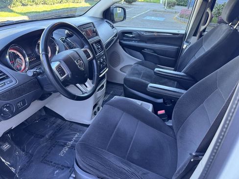 Used 2013 Dodge Grand Caravan SE FWD image 17