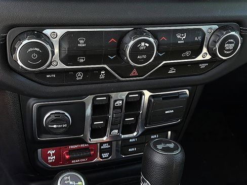 Used 2025 Jeep Wrangler Unlimited Rubicon AWD/4WD image 15