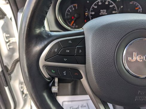 Used 2021 Jeep Grand Cherokee Laredo X image 32