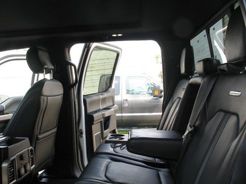 Used 2019 Ford F150 Platinum w/ Equipment Group 701A Luxury AWD/4WD image 32