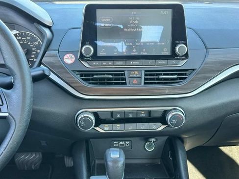 Used 2024 Nissan Altima 2.5 SV FWD image 16