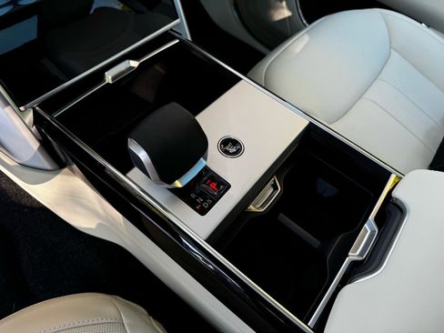 New 2025 Land Rover Range Rover SE image 13