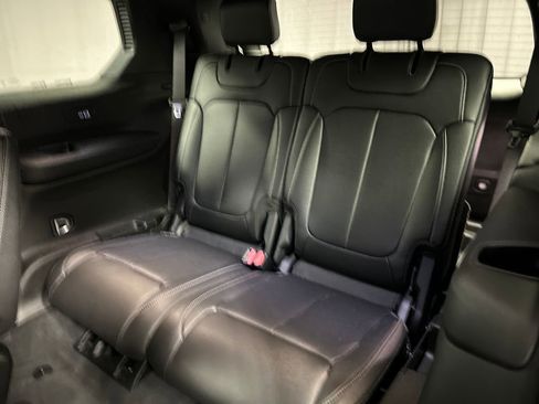 Used 2024 Jeep Grand Cherokee L Limited image 24