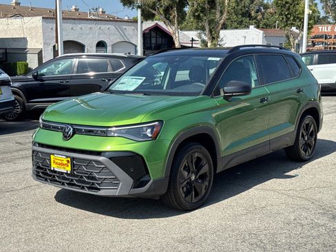 New 2025 Volkswagen Taos SE image 3