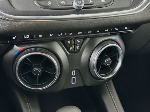 Used 2025 Chevrolet Blazer LT FWD image 23
