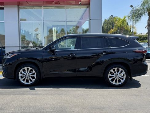 Certified 2026 Toyota Highlander Limited AWD/4WD image 9