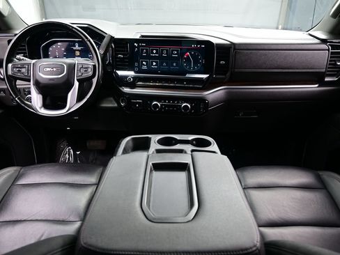 Used 2025 GMC Sierra 1500 SLT AWD/4WD image 18