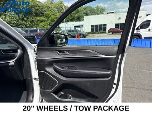 Used 2023 Jeep Grand Cherokee Limited w/ Trailer Tow Prep Group (B) AWD/4WD image 31