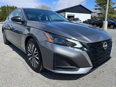 Used 2024 Nissan Altima 2.5 SV image 9