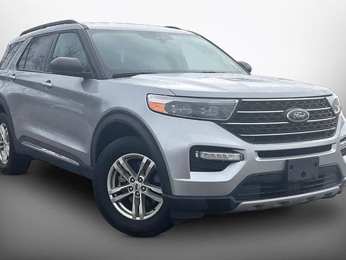 Used 2024 Ford Explorer XLT w/ Equipment Group 202A AWD/4WD image 3