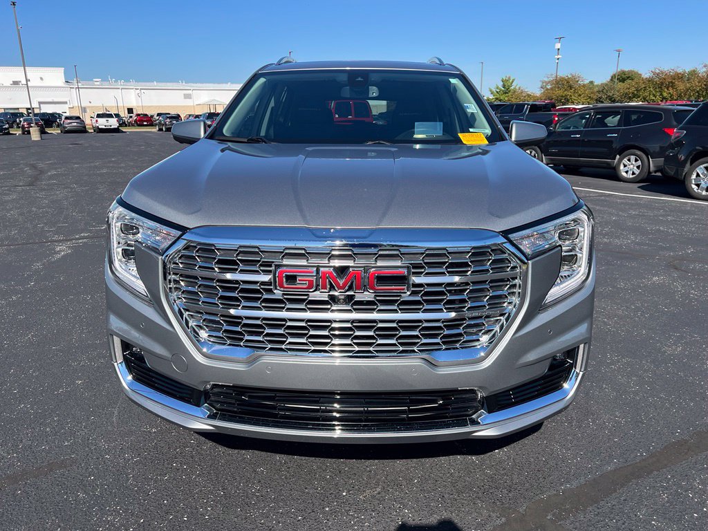 Used 2024 GMC Terrain Denali w/ Denali Premium Package AWD/4WD image 6