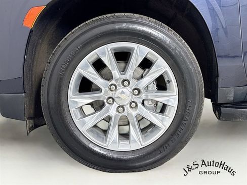 Used 2023 Chevrolet Suburban Premier AWD/4WD image 38